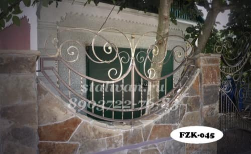 Забор с коваными элементами FZK-045 - фото 1