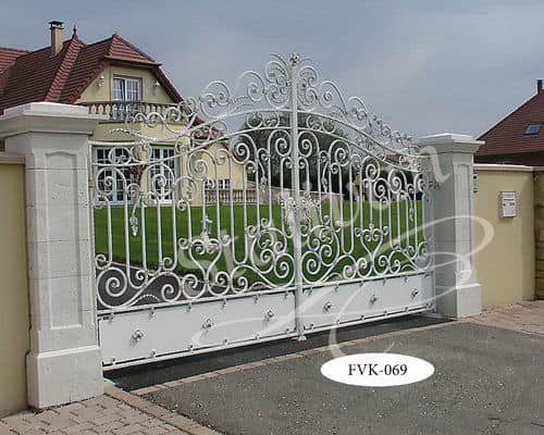 Кованые ворота для частного дома